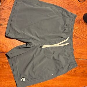 Vuori men's shorts size large gray/sage green